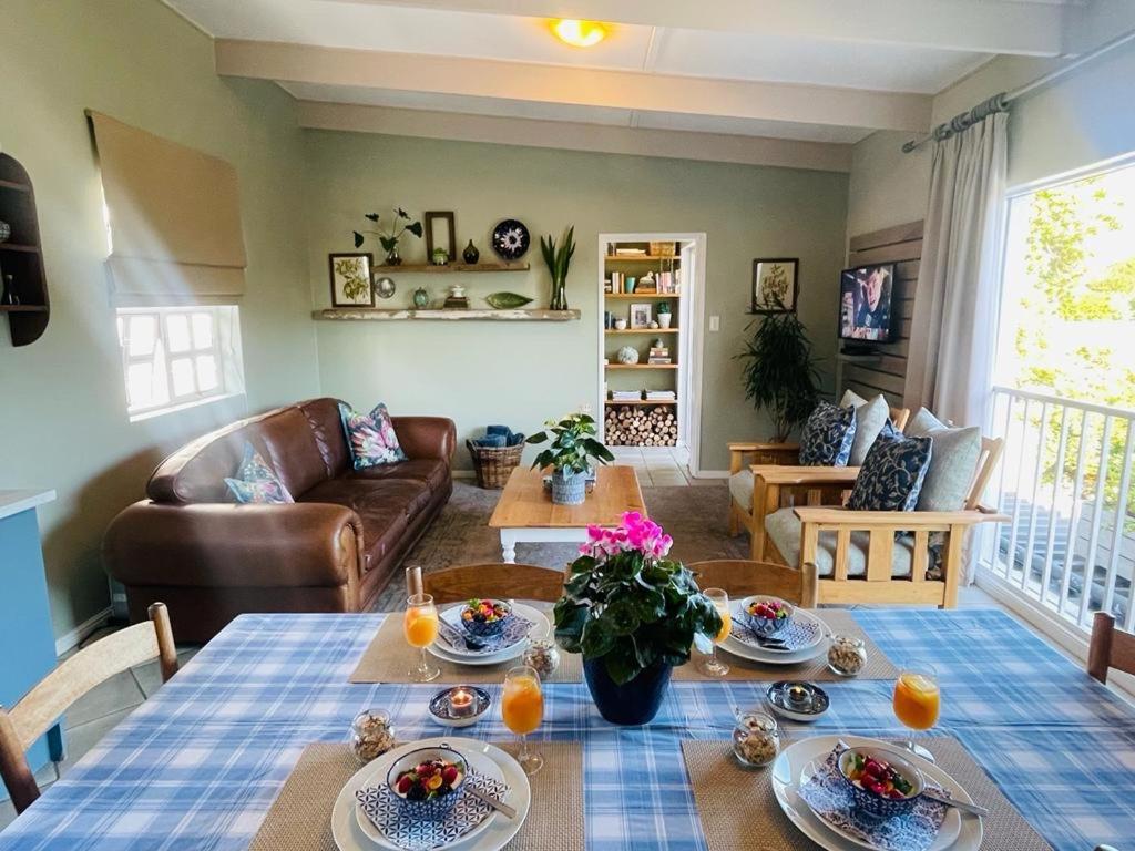 Cape Apartment *